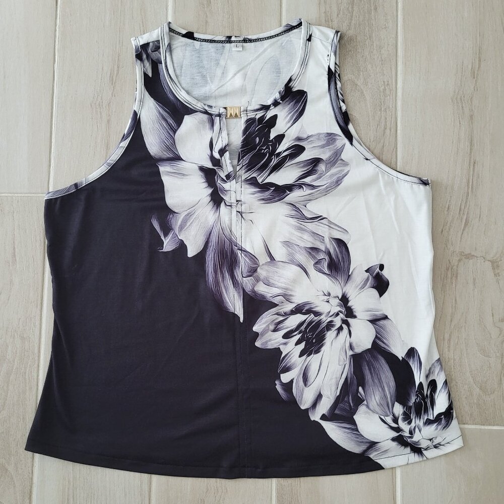 Black & White Floral Tank Top Clasp Neckline Size Large